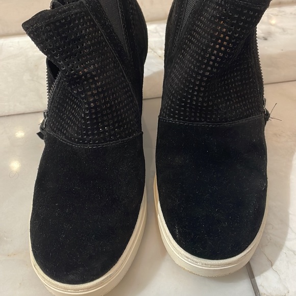 Sofft size 9 perforated wedge booties. Very comfortable. Black. 3 inch heel. - Picture 7 of 7